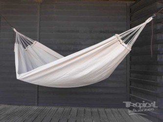 hamac L ecru sur fond blanc