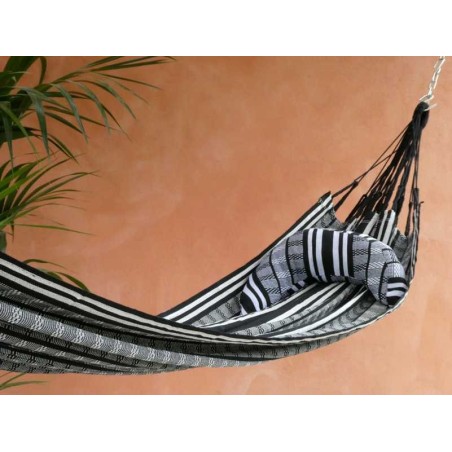 Hamac au design traditionnel noir et blanc, parfait pour l’intérieur comme l’extérieur