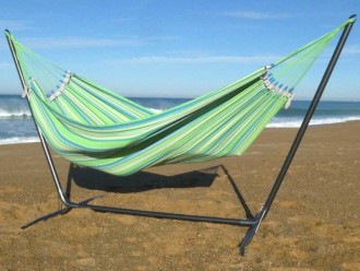 hamac vert sur support metal