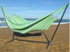 hamac vert sur support metal