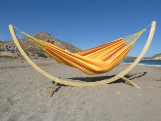 hamac sur support orange jaune