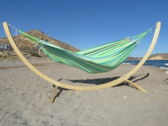 hamac XL vert sur pied de hamac sur fond noir