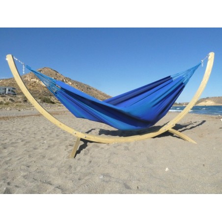 Hamac bleu sur support bois