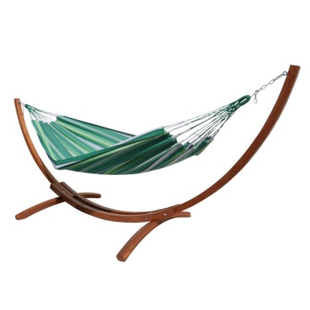 hamac vert multicolore avec support en bois sur fond blanc