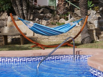 hamac bleu piscine