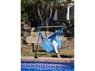chaise hamac bleue sur support