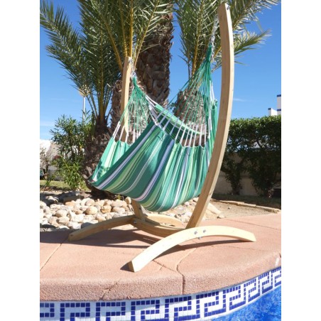 hamac chaise au bord de la piscine