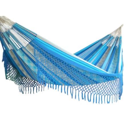 Hamac de luxe bleu avec franges décoratives sur fond blanc