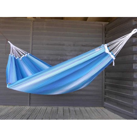 Hamac XXL bleu avec blanc sur fond blanc