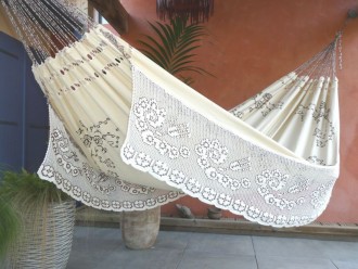 Hamaca Mocoto blanca bordada