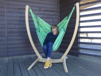 Chaise hamac vert avec support bois