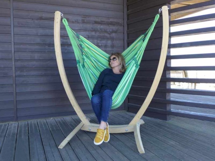 Chaise hamac vert avec support bois