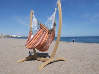 ensemble support en bois et hamac chaise multicolore