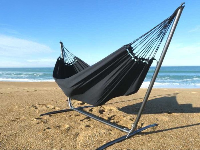 HAMAC NOIR SUR SUPPORT METAL
