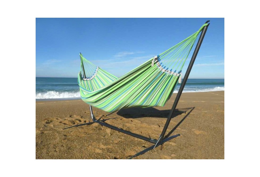 Hamac vert sur pied metallique