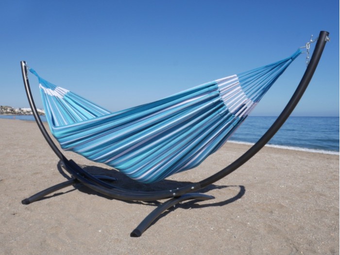 hamac bleu sur pied