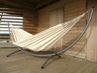 Hamac XL ecru avec support de hamac metal XL sur fond blanc