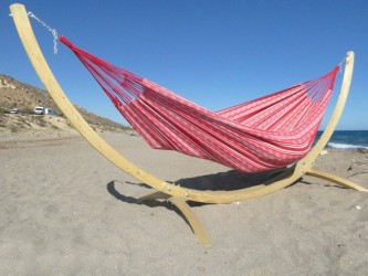 hamac rouge sur pied