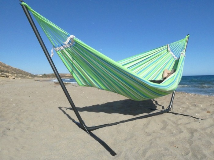 Hamac vert sur pied metal