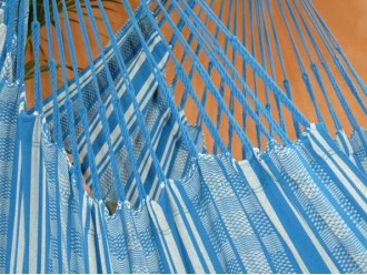 photo des cordes d'un hamac chaise  bleu