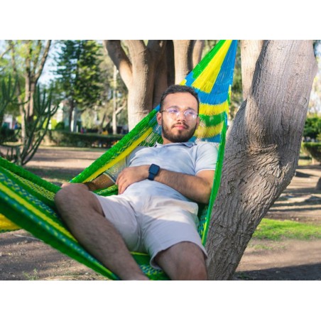 Homme dans hamac mexicain XXL vert multicolore