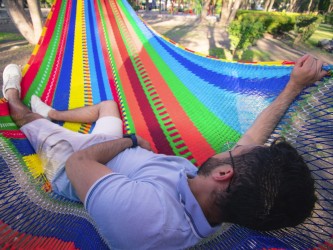 Homme dans hamac mexicain Maya XXL