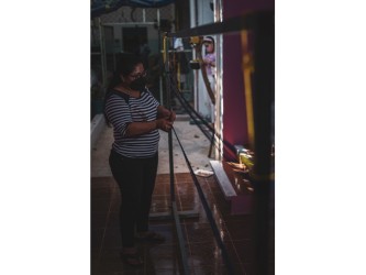 Artisan mexicain fabriquant un hamac