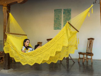 Hammock with yellow bar L