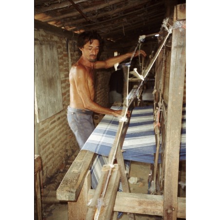 Tissage manuel sur métier traditionnel d’un hamac vénézuélien