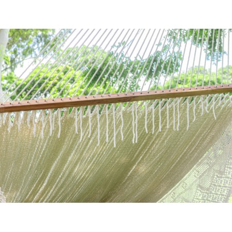 Barre en bois d'un hamac super géant en écru