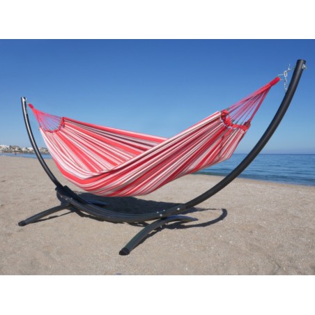 Hamac XL rouge avec support Azteka XL au bord de la plage
