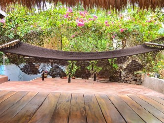 Cordes de suspension du hamac à barres chocolat, vues de près