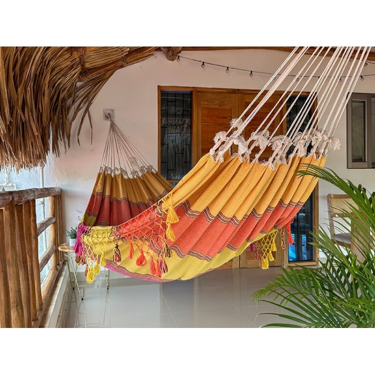 Hamac vénézuélien de luxe suspendu sur une terrasse