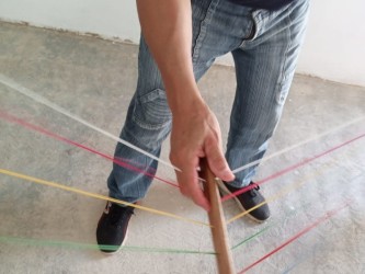 Artisan au travail fabriquant un hamac vénézuélien