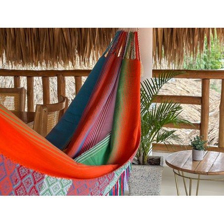 Hamac artisanal colombien taille L, design vibrant pour jardin ou terrasse