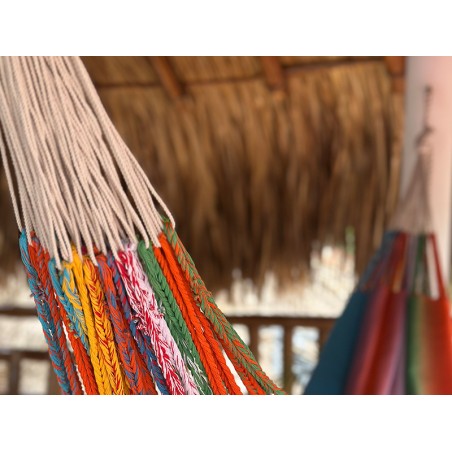 Plan détaillé des cordes des têtes d'un hamac colombien multicolore