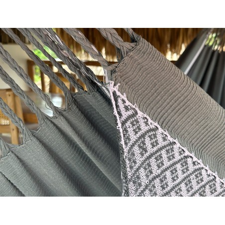 Détail de la transition entre les cordes de support et le corps d'un hamac colombien taille L, montrant la connexion renforcée