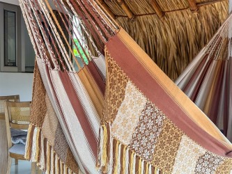 Hamac Grand Luxe XL LLUVIA translates to Grand Luxe XL LLUVIA Hammock in English.