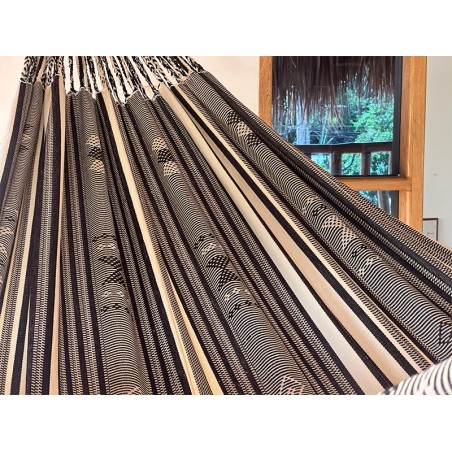 Texture de haute qualité du tissage artisanal du hamac colombien en noir et blanc à rayures verticales