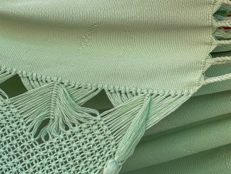 Tissu vert pastel en coton épais d’un hamac artisanal colombien