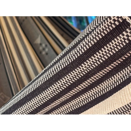 Motifs géométriques tissés à la main sur un hamac colombien XXL