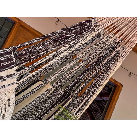 Cordes solides et finitions artisanales d’un hamac colombien
