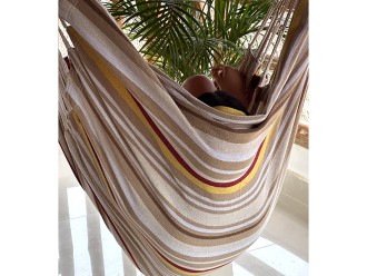 Zoom sur le tissu en coton recyclé du hamac chaise XL, rayures ocres et beiges