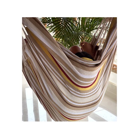 Zoom sur le tissu en coton recyclé du hamac chaise XL, rayures ocres et beiges