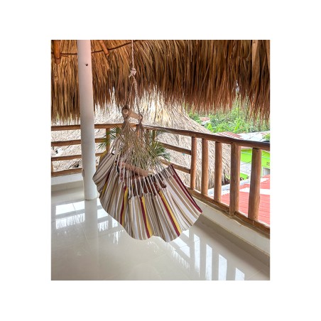 Hamac chaise colombien suspendu vide avec légers mouvements, tissu ocre et beige