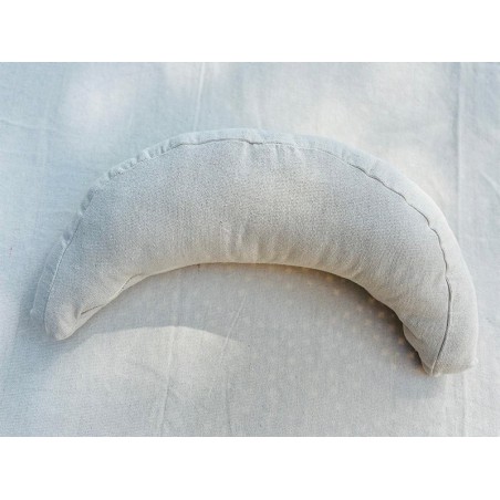 Gros plan sur un coussin de hamac couleur écru, doux et confortable