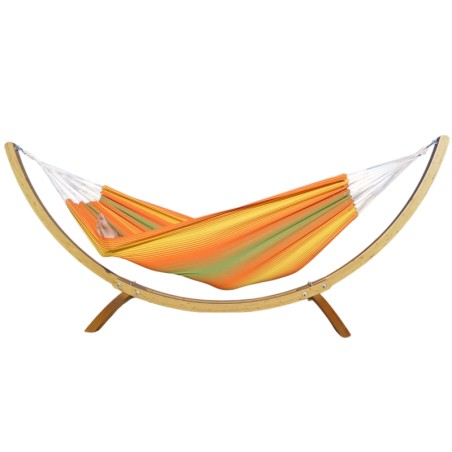 Hamac avec rayures orange et vertes sur fond blanc