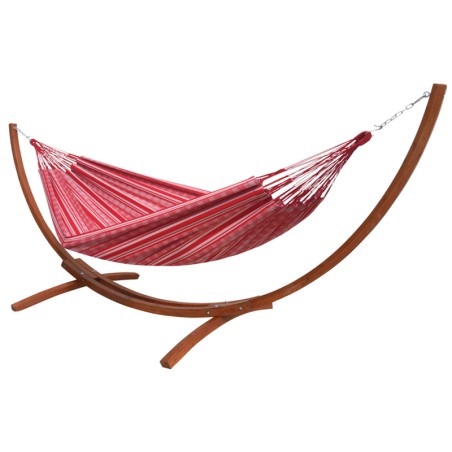 Un hamac poligono rouge et blanc suspendu à un support en bois sur fond blanc