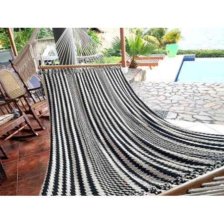 Détail de l’anneau de suspension en macramé du hamac Nicaragua, garantissant solidité et finition artisanale de qualité