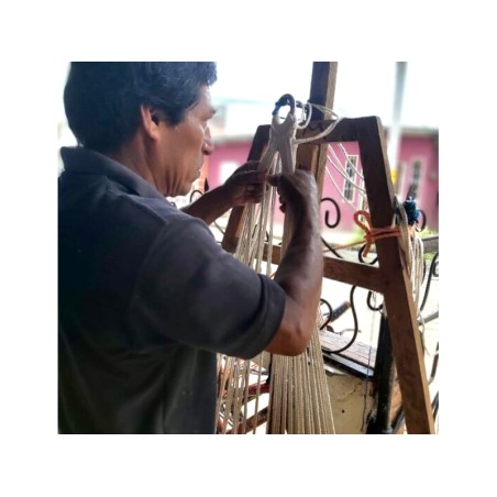 Artisans du Nicaragua, fabriquant des hamacs dans leur atelier